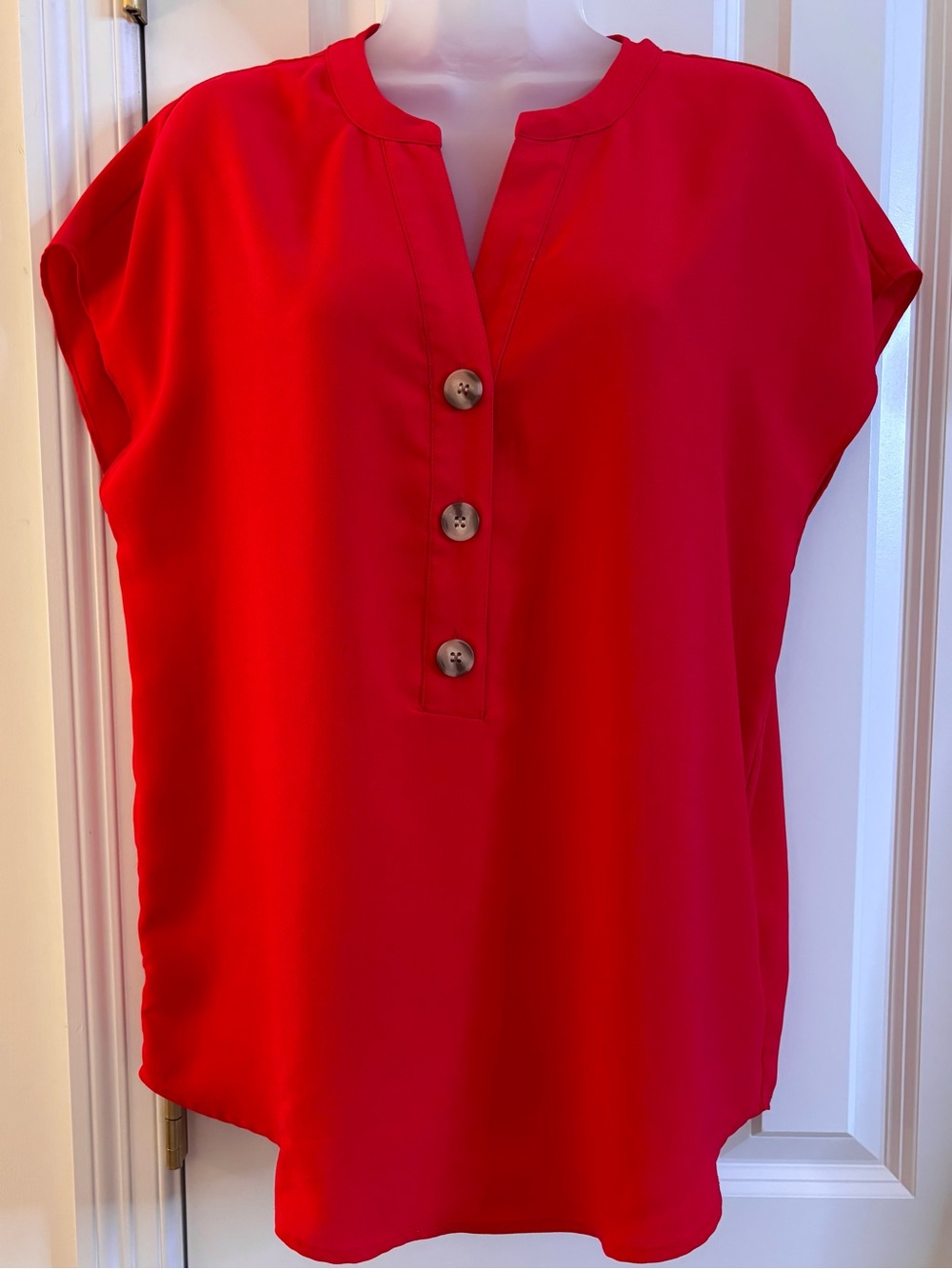 Carolina Belle Blouse Top Red V-Neck Cap Sleeve Buttons business casual medium - Picture 3 of 9